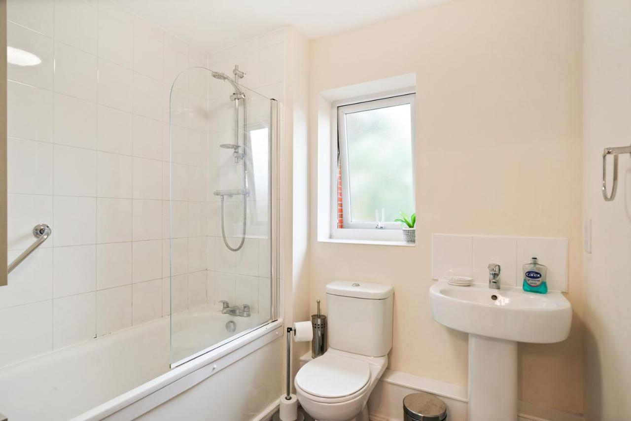 Peaceful 2Br Flat With Historic Bottle Kilns View & Free Parking Located Near City Centre Stoke-on-Trent Ngoại thất bức ảnh